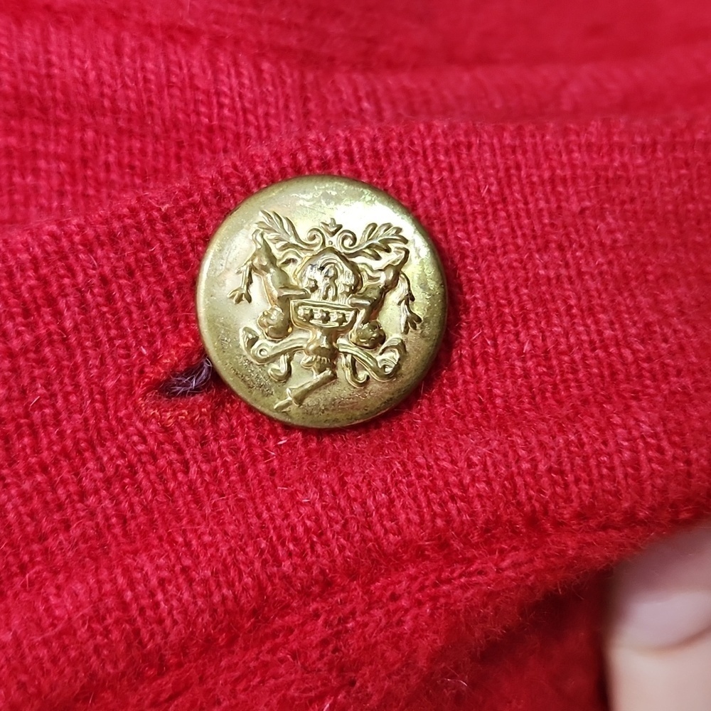 VINTAGE Made In Hong Kong red wool golden crest buttons old money cardigan - Picture 5 of 14